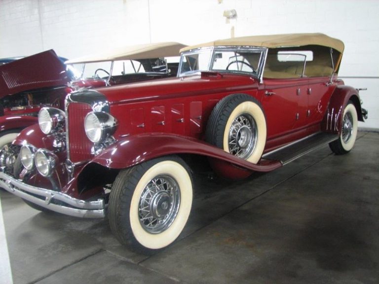 Tom Mack auctions gets Old Car Heaven museum collection