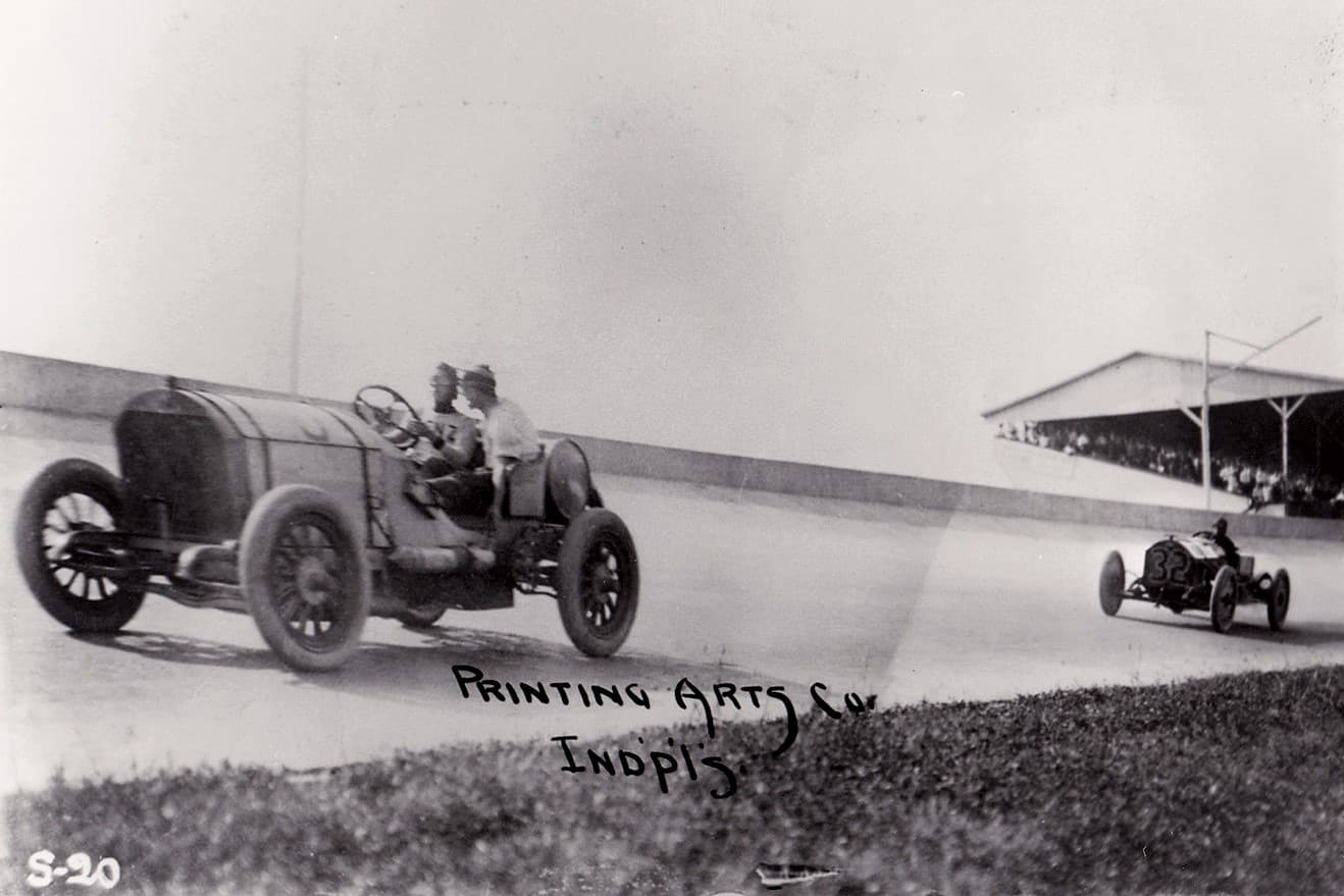 The No. 46 Benz in the first Indy race, with the winning Marmon Wasp close behind | From the collection of the author