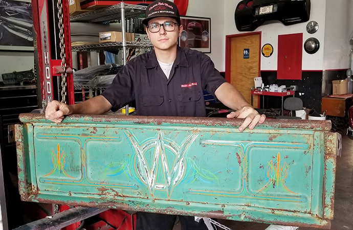Arizona teen roaring onto automotive art scene at 16