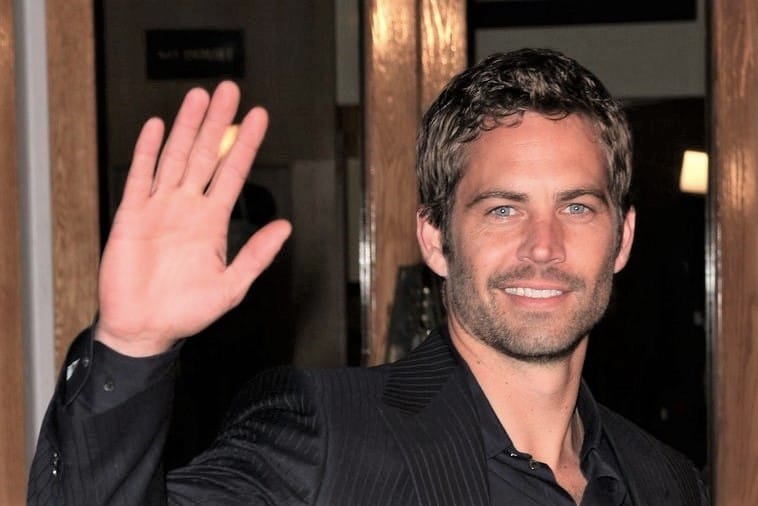 Paul walker waves to fans at a 'Fast and Furious' premiere | AFP