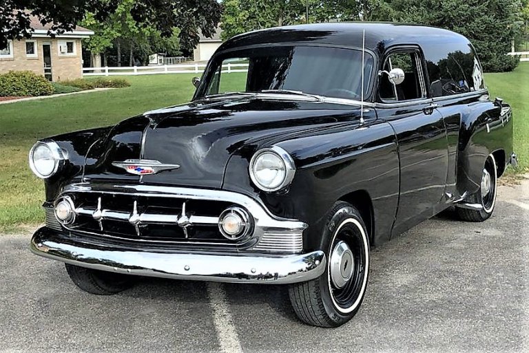 Pick of the Day: 1953 Chevrolet sedan delivery retro street rod