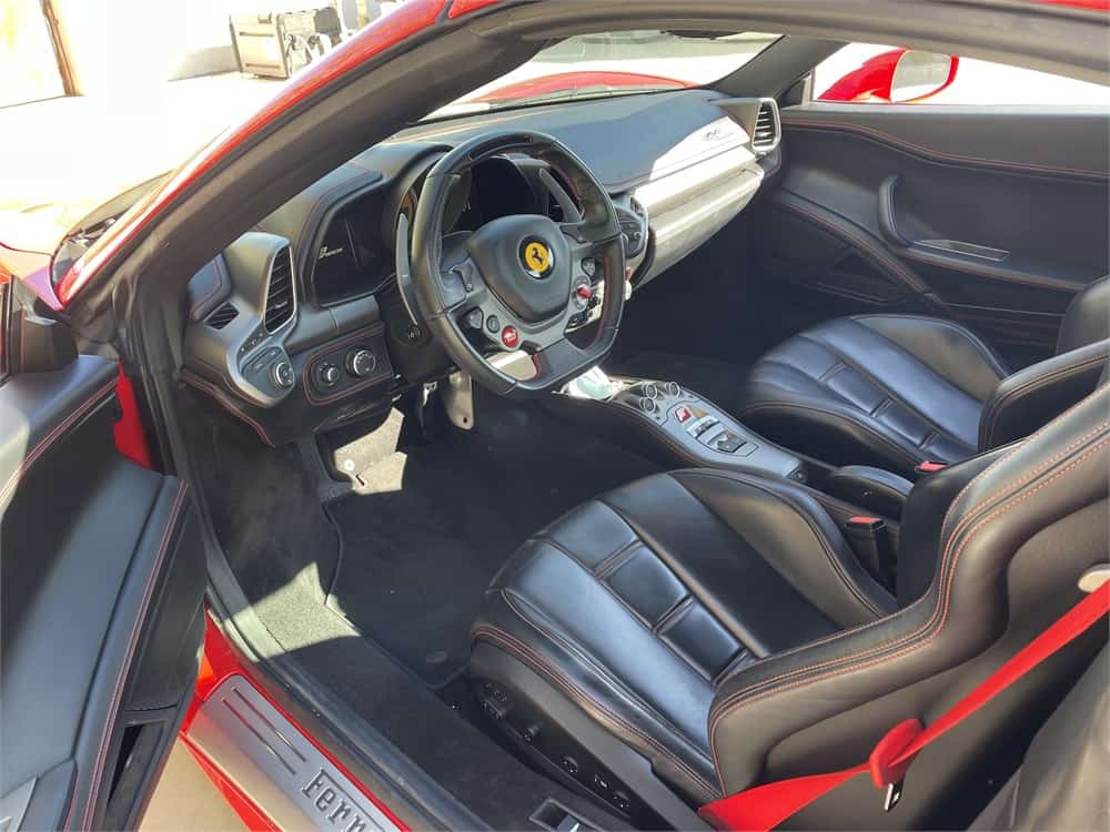 2014 Ferrari 458 Spider interior 