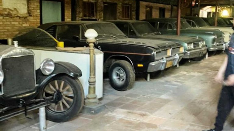 Trespassing teens discover building filled with abandoned classic cars