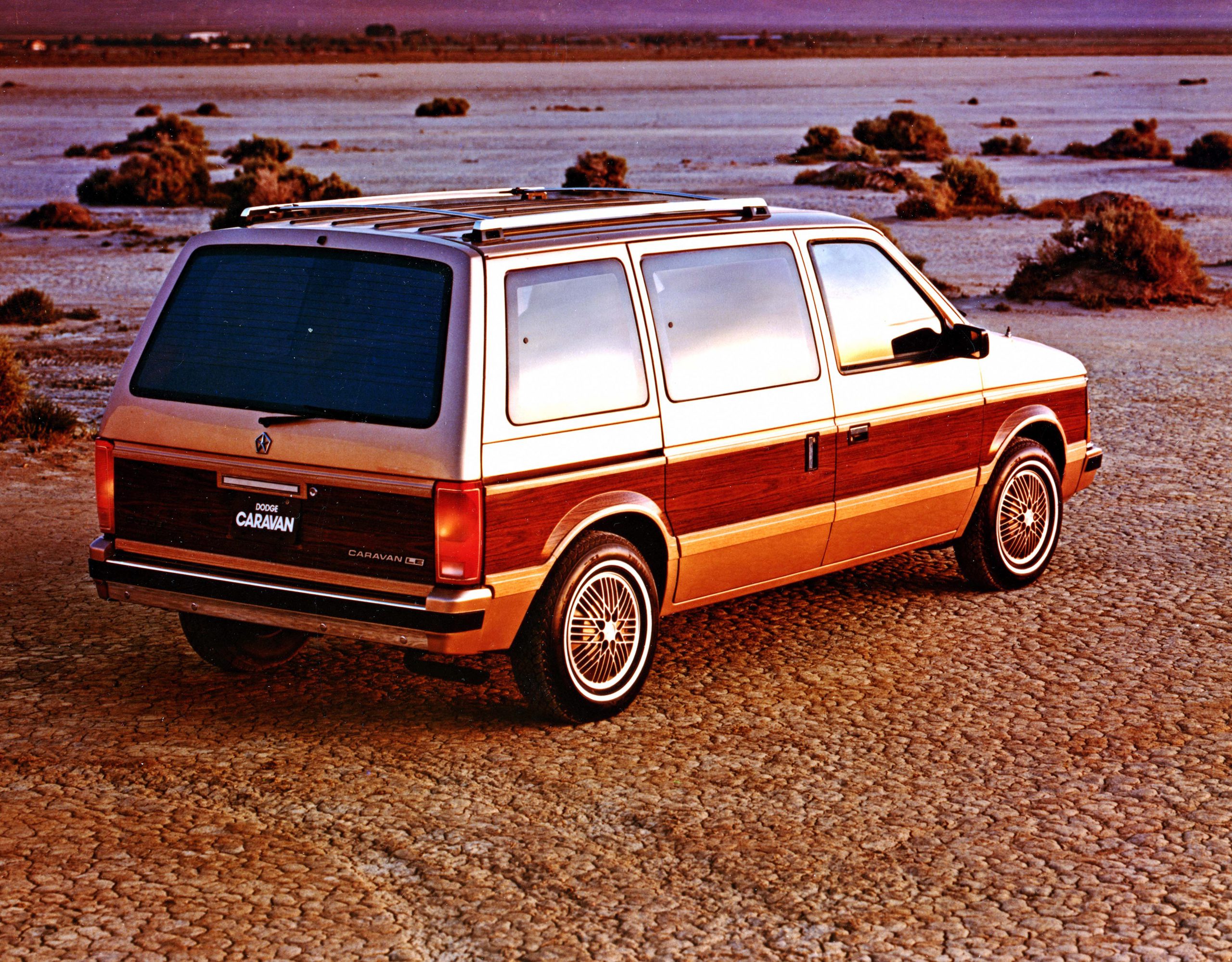 Караван бел. Dodge Caravan 1984-1990. Додж Караван 1. Dodge Caravan 1984. Chrysler Caravan 1990.