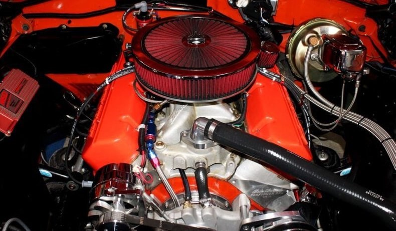  454ci V8 big-block engine