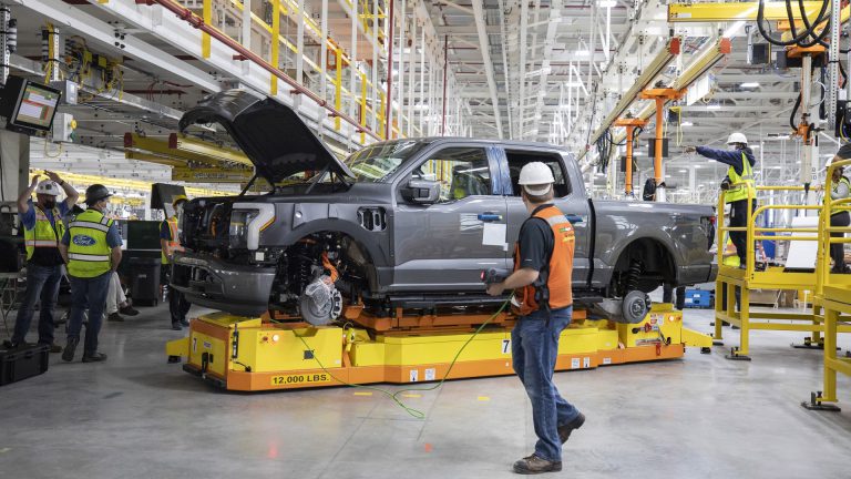 Ford F-150 Lightning production halted due to potential battery issue