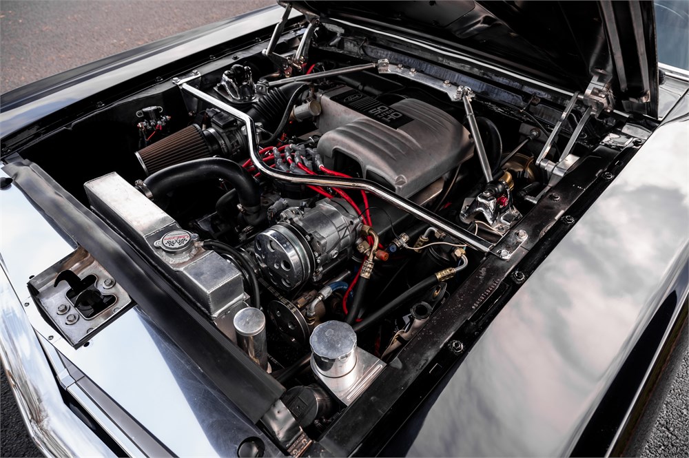 Fuel-injected 5.0-liter V8 engine
