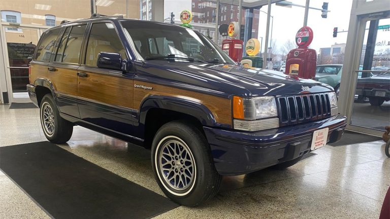 Pick of the Day: 1993 Jeep Grand Wagoneer
