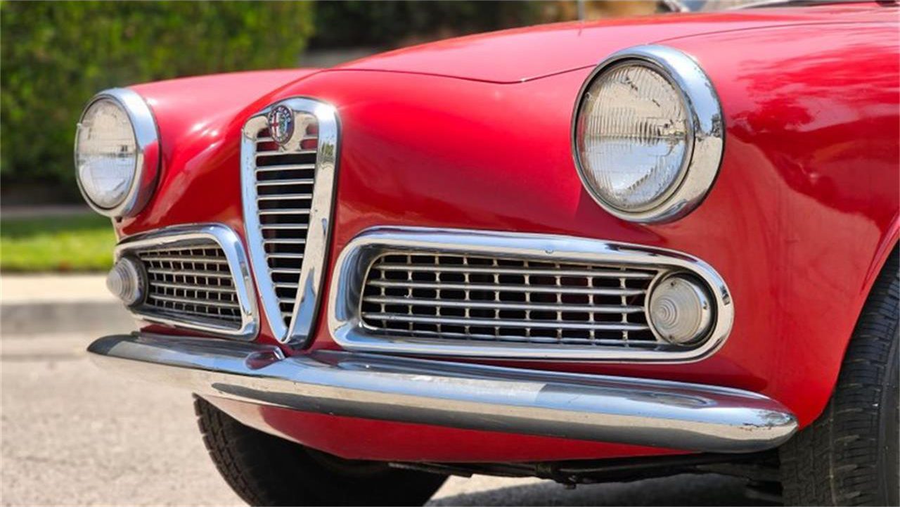 https://journal.classiccars.com/media/2024/01/42960281-1961-alfa-romeo-giulietta-spider-std-e1704209858202.jpg